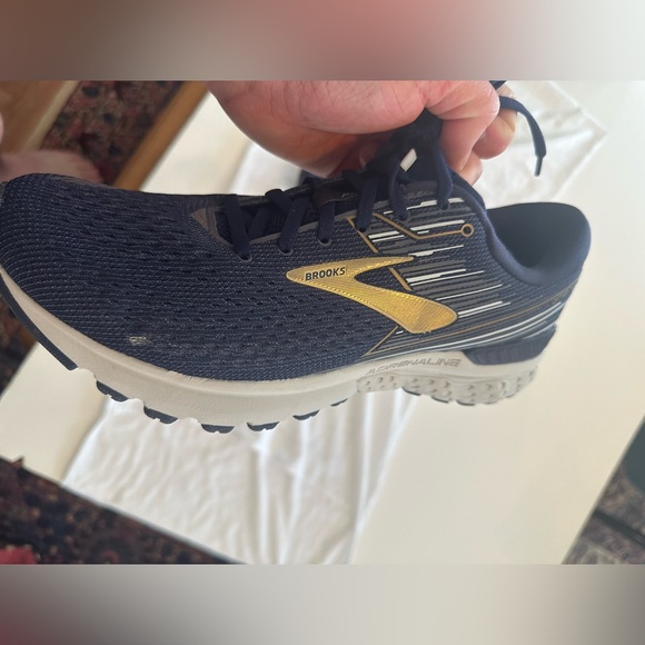 Brook’s running shoes - men’s - size 10 - like new, lightly used - Picture 7 of 9